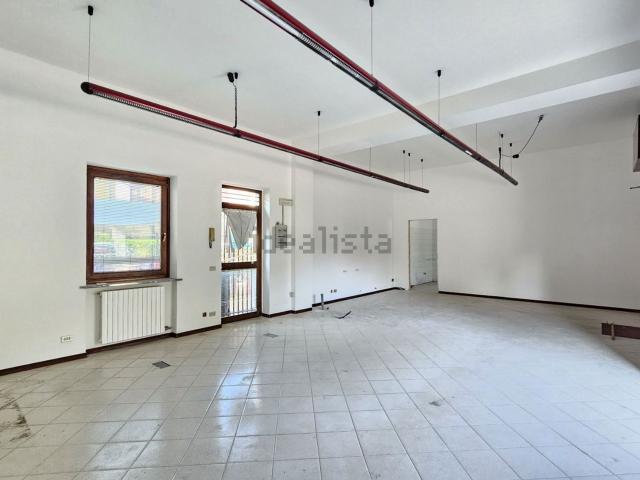 Locale Commerciale in vendita a Treviglio, Lombardia