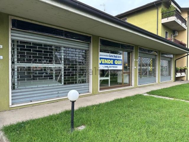 Locale Commerciale in vendita a Orzinuovi, Brescia