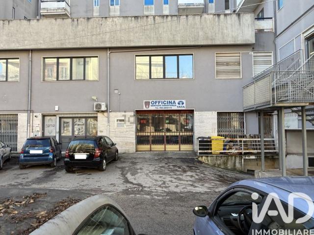 Locale Commerciale in vendita a Puglia, Taranto