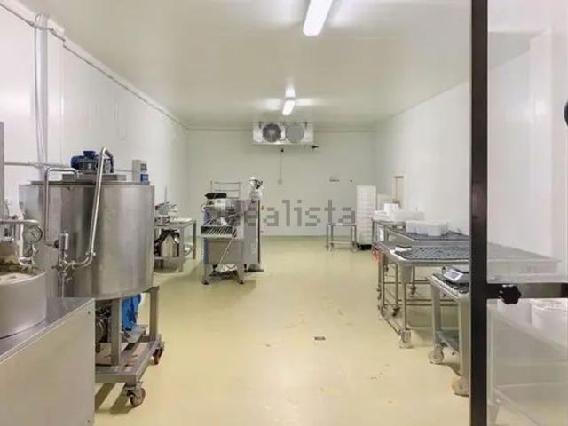 Locale Commerciale in vendita a Puglia, Brindisi