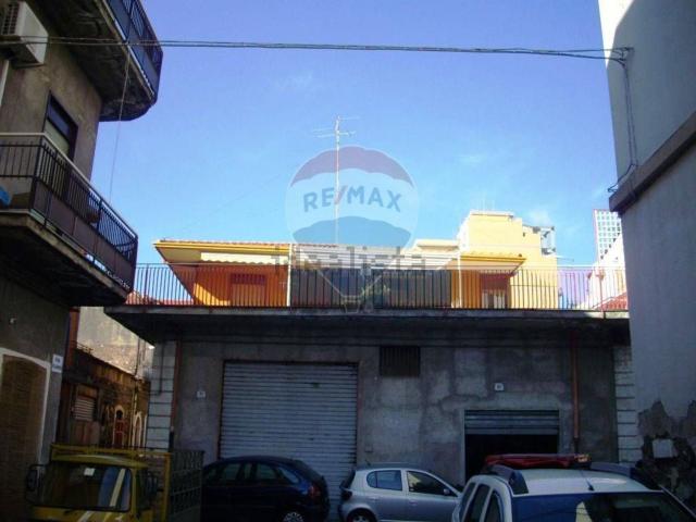 Locale Commerciale in vendita a Centro storico, Catania