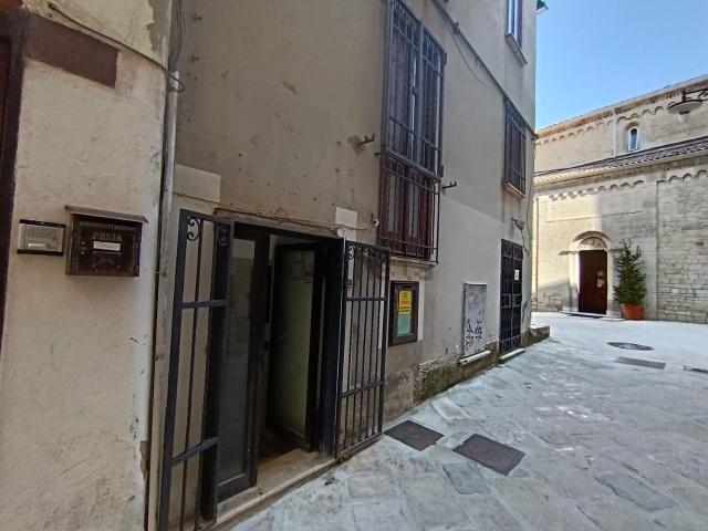 Locale Commerciale in vendita a Montereale, Potenza
