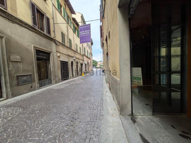 Locale Commerciale in vendita a San Leo Bastia, Umbria