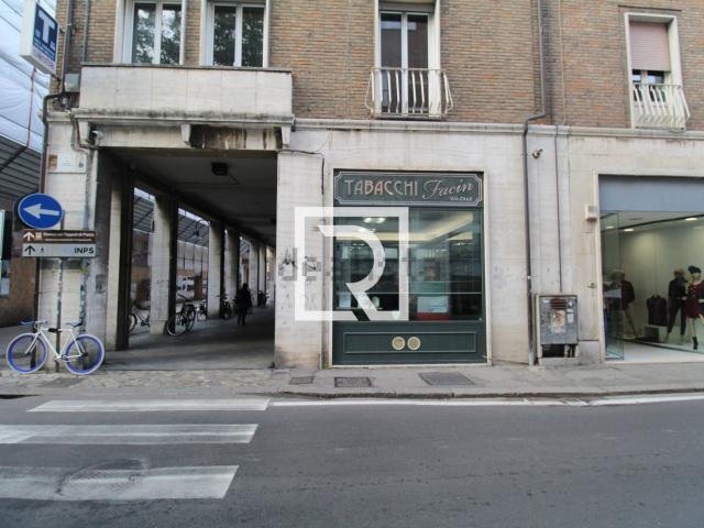Locale Commerciale in vendita a Corso Nord, Ravenna