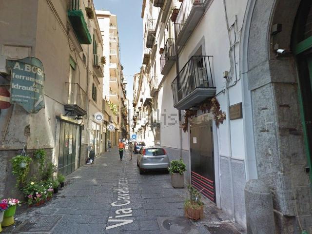 Locale Commerciale in vendita a Municipalità 1, Campania