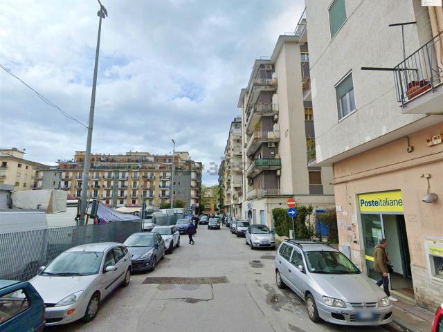 Locale Commerciale in vendita a Salerno, Campania