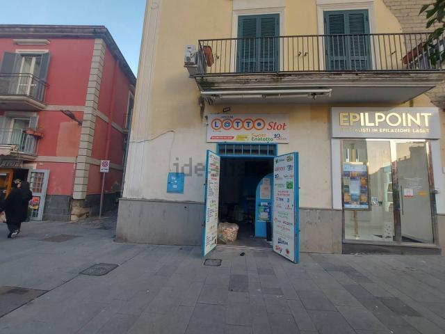 Locale Commerciale in vendita a Rione Ortodonico, Pozzuoli