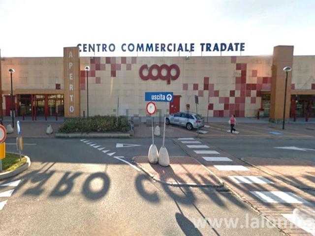 Locale Commerciale in vendita a Abbiate Guazzone, Tradate