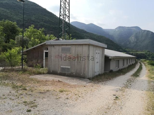 Locale Commerciale in vendita a Comunità della Vallagarina, Dolcè