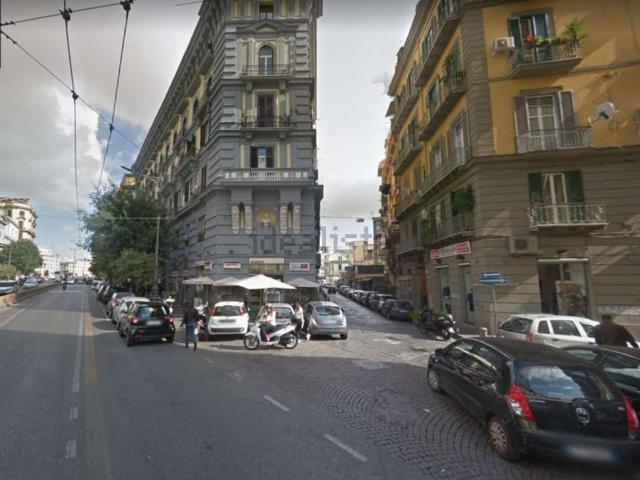 Locale Commerciale in vendita a Municipalità 2, Mercato