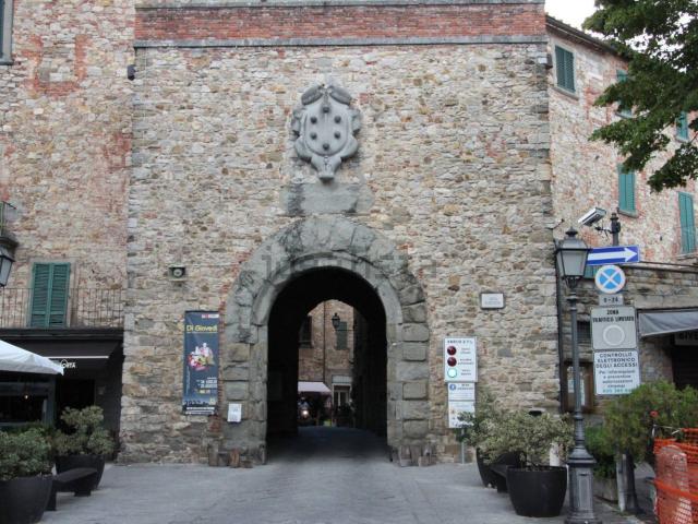 Locale Commerciale in vendita a Lucignano, Toscana