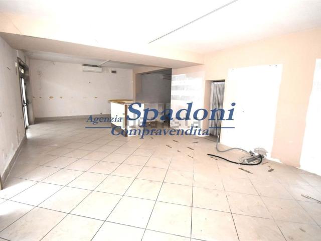 Locale Commerciale in vendita a Le Case, Montevettolini