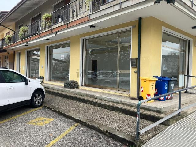 Locale Commerciale in vendita a Fornaci, Veneto