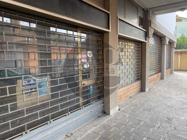Locale Commerciale in vendita a San Rocco, Palazzolo Sull'oglio
