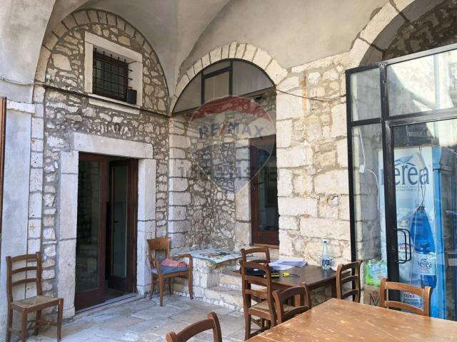 Locale Commerciale in vendita a Puglia, Foggia