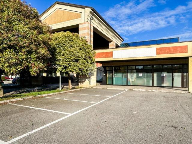 Locale Commerciale in vendita a Montirone, Lombardia