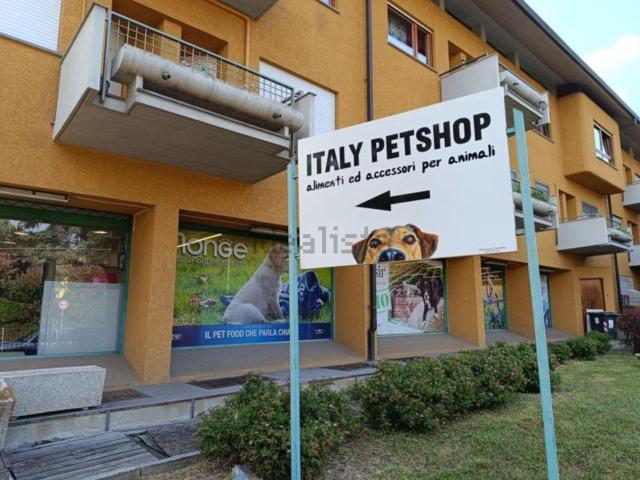 Locale Commerciale in vendita a Villaggio Aurora, Piemonte