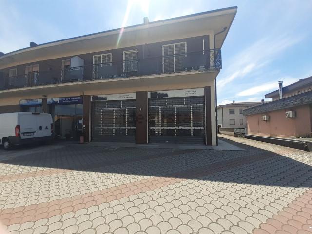 Locale Commerciale in vendita a Case Nuove Bonina, Rottofreno