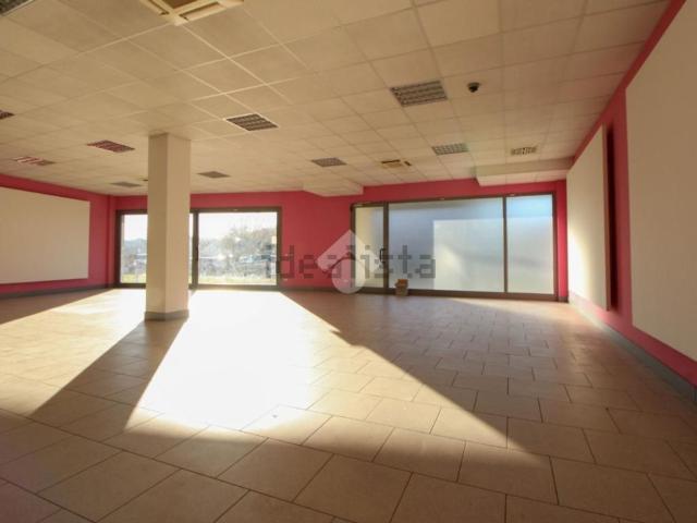 Locale Commerciale in vendita a Valbrembo, Lombardia