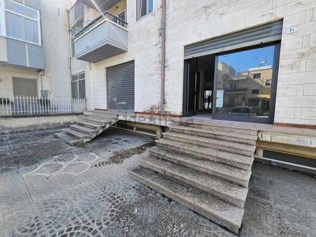 Locale Commerciale in vendita a Puglia, Taranto