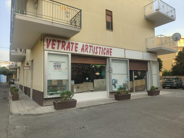 Locale Commerciale in vendita a Oreto, Barcellona Pozzo Di Gotto