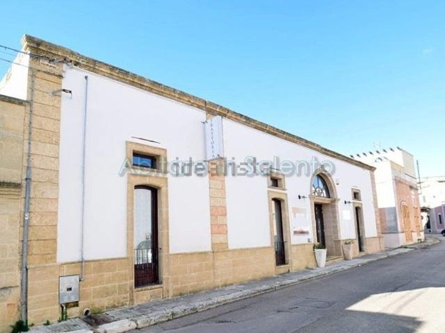 Locale Commerciale in vendita a Presicce, Puglia