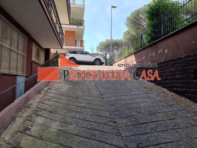 Locale Commerciale in vendita a Primavera, Roma Capitale