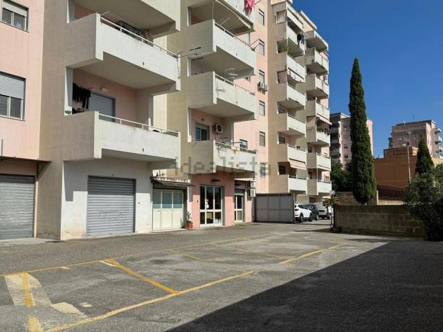 Locale Commerciale in vendita a V Circoscrizione, Messina