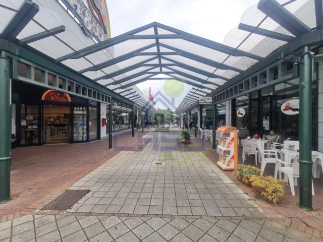 Locale Commerciale in vendita a Viadana, Lombardia