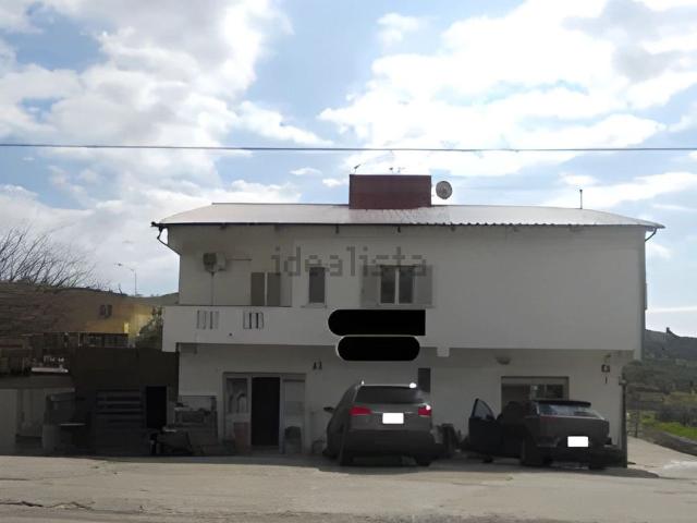 Locale Commerciale in vendita a Calabria, Catanzaro