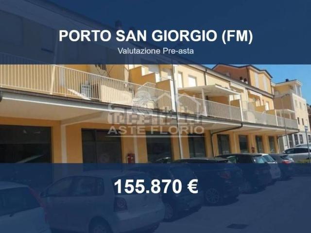 Locale Commerciale in vendita a Marche, Fermo