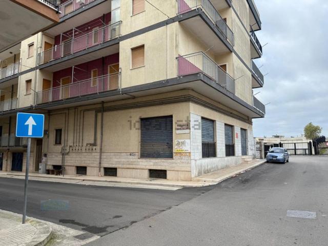 Locale Commerciale in vendita a Puglia, Brindisi