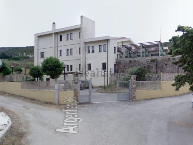 Locale Commerciale in vendita a Cala Di Volpe, Sassari