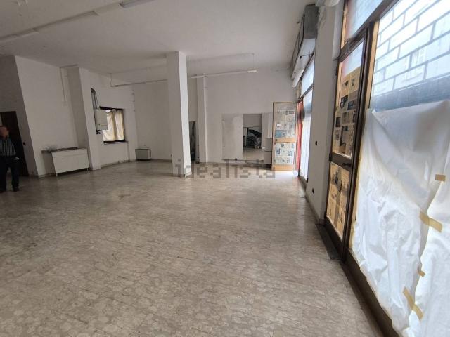 Locale Commerciale in vendita a Piemonte, Cuneo