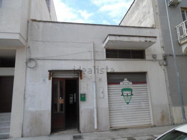 Locale Commerciale in vendita a Cappuccini, Puglia
