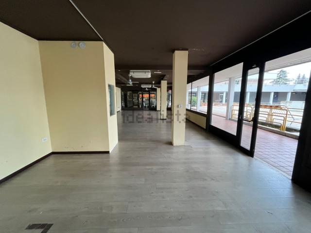 Locale Commerciale in vendita a Pappagnocca, Re