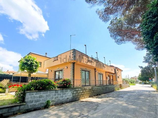 Locale Commerciale in vendita a Tuoro Sul Trasimeno, Umbria