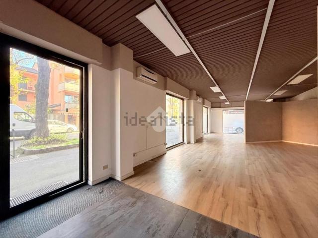 Locale Commerciale in vendita a Brugherio, Lombardia