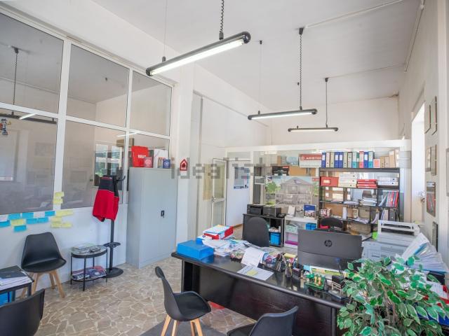 Locale Commerciale in vendita a Cenerente, Umbria