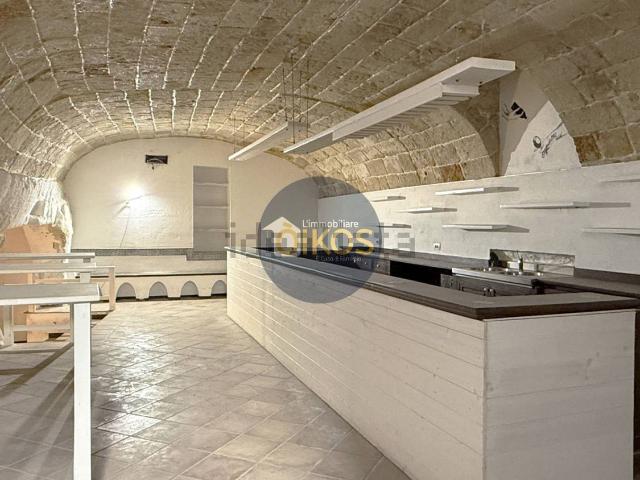 Locale Commerciale in vendita a Pozziglioni, Puglia