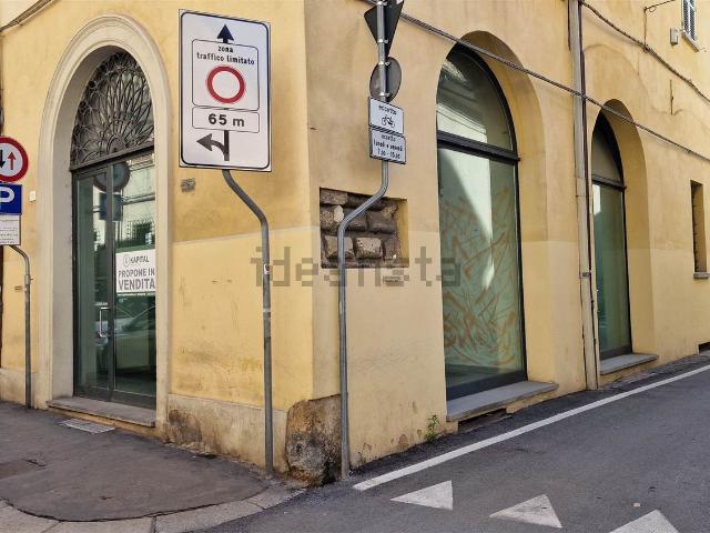 Locale Commerciale in vendita a Unione di Comuni della Romagna Forlivese, Quattro