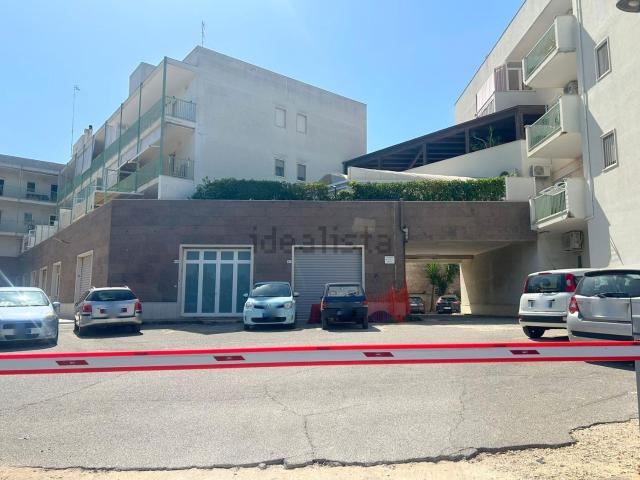 Locale Commerciale in vendita a Puglia, Bari