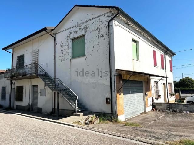 Locale Commerciale in vendita a Conventello, Ravenna