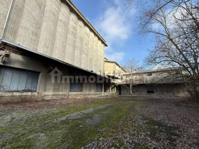 Locale Commerciale in vendita a Piemonte, Alessandria
