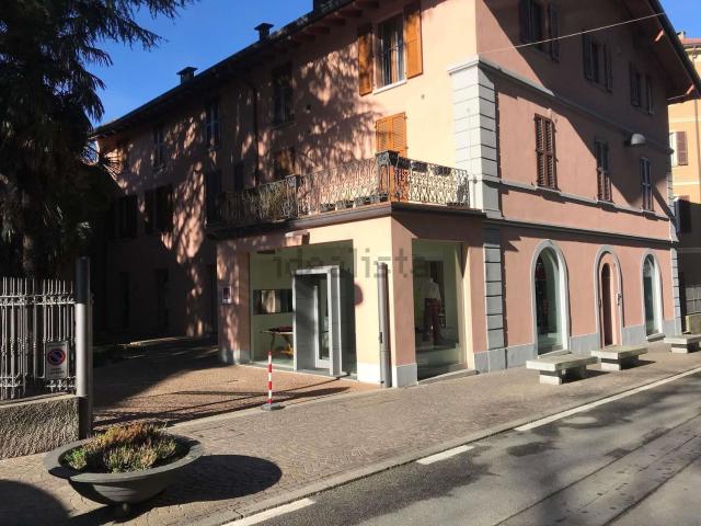 Locale Commerciale in vendita a Villaggio Trieste, Cantù