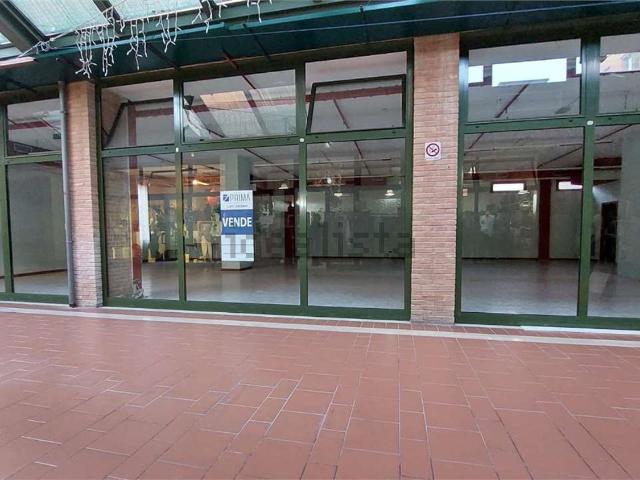 Locale Commerciale in vendita a Marche, Ancona
