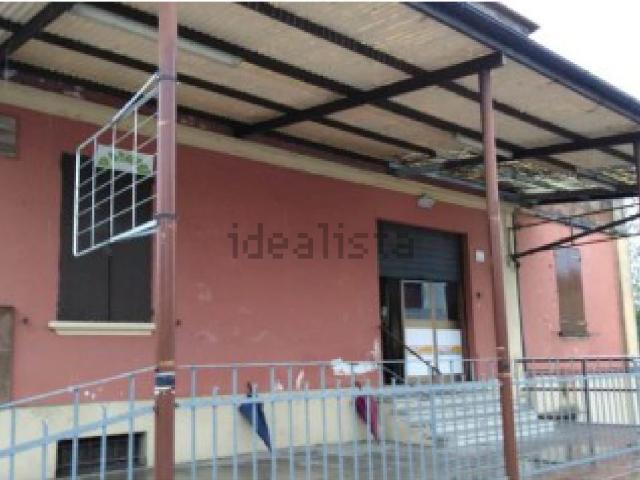 Locale Commerciale in vendita a Nuovo Circondario Imolese, Medicina
