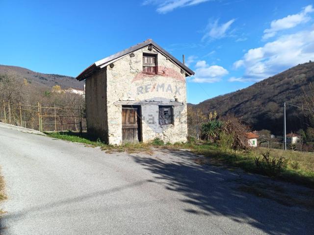 Locale Commerciale in vendita a Bormida, Liguria