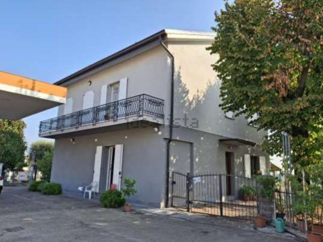 Locale Commerciale in vendita a Tresinaro - Secchia, Re