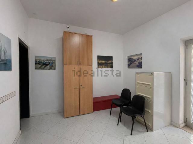 Locale Commerciale in vendita a Modugno, Bari